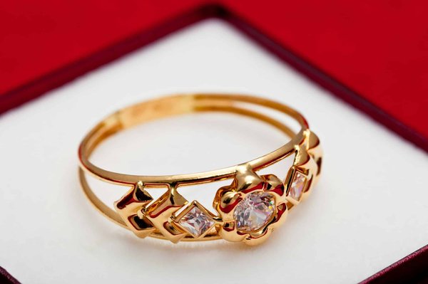 Bague en or 18 carats : connaître les différentes caractéristiques du bijou